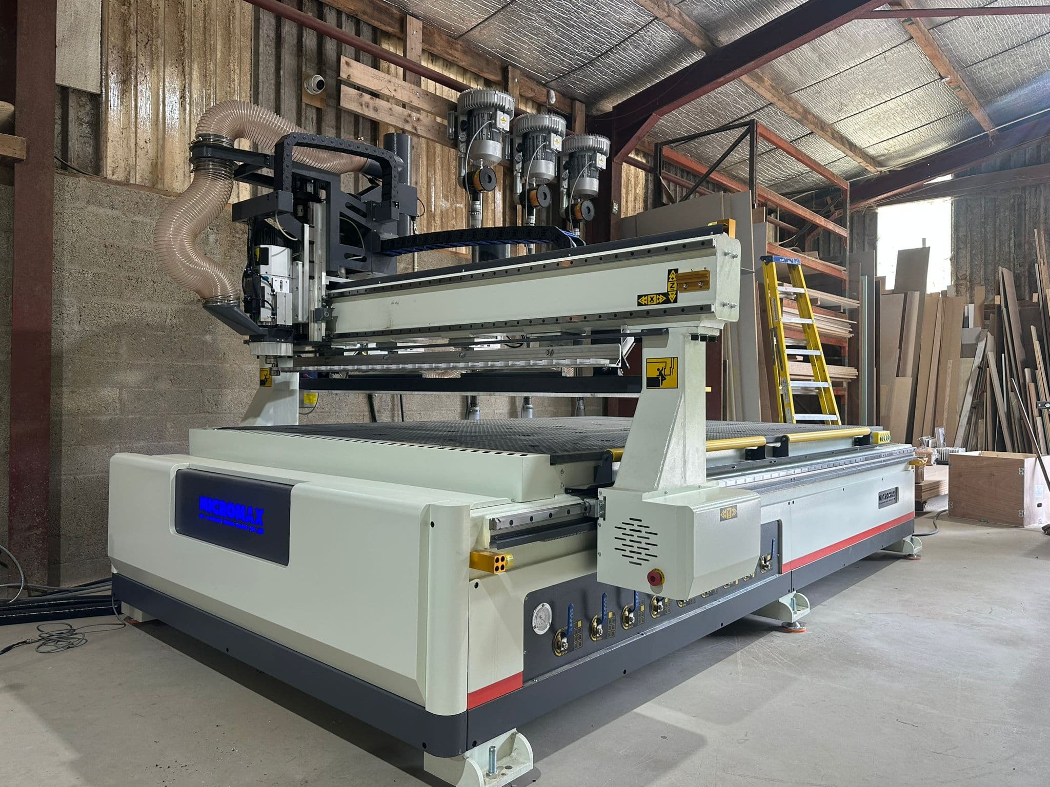 Micromax 2030 L ATC overview Overview of the Micromax 2030 L ATC CNC router and workshop surroundings